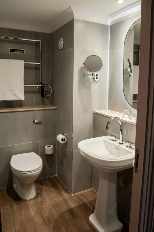 Bush Hotel Farnham - Général