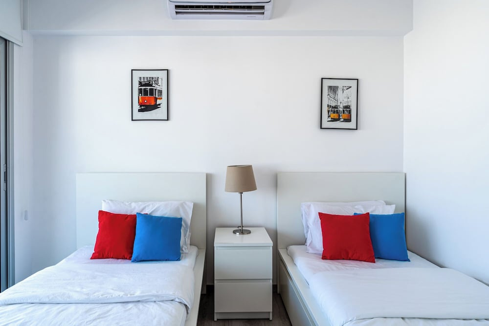 Panoramic 2-BR Apt & Balcony in Larnca