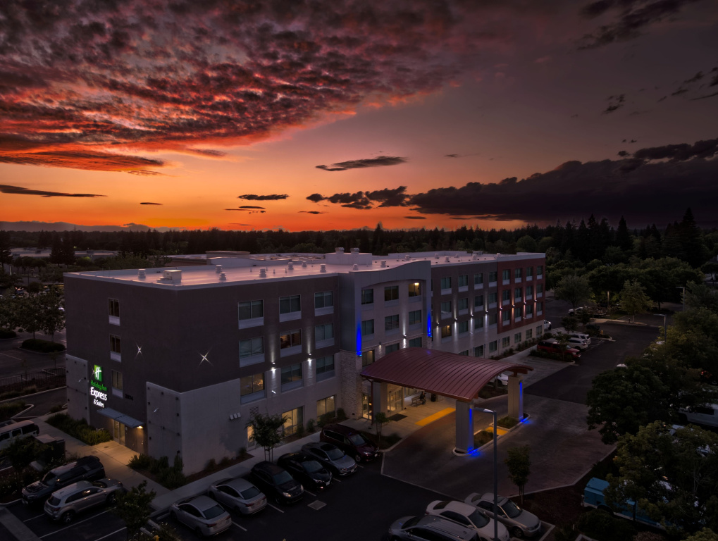 Holiday Inn Express & Suites Chico by IHG