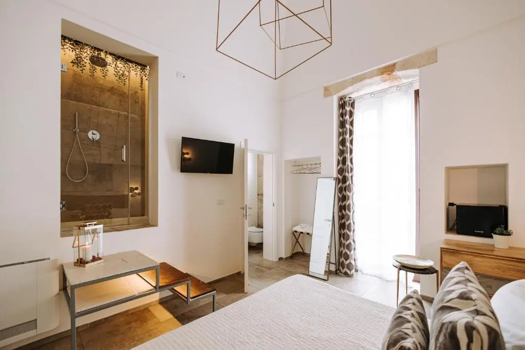 Suite with city view