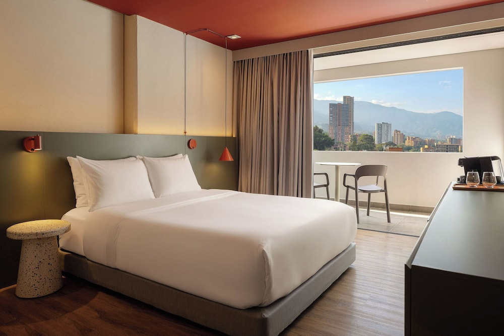 Deluxe Double room with balcony and with mountain view (full double bed)