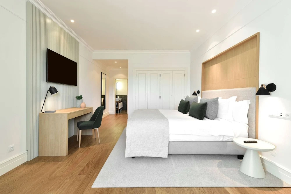 Duplex Double Suite with golf view (full double bed)