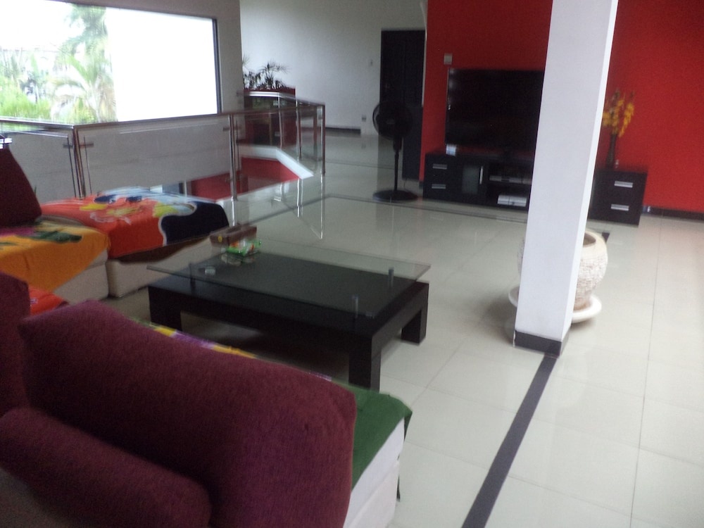 Отель Intan Legian Seminyak Villa в Денпасаре