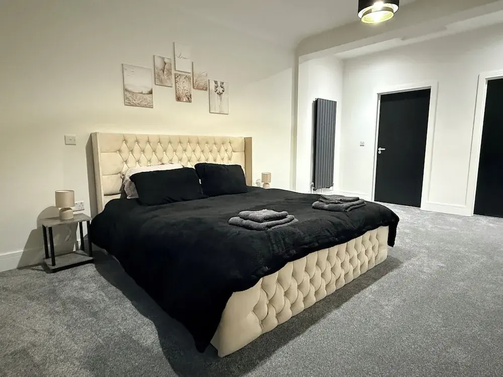 Luxury Home 5 Bedroom 3 Bathroom Games Room Parking