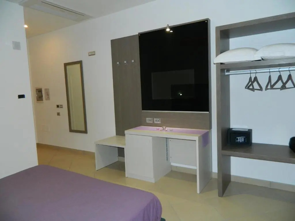 Standard Double room with balcony (full double bed)