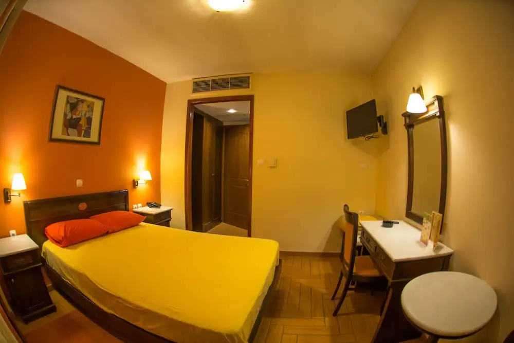 Standard Double room with balcony (full double bed)