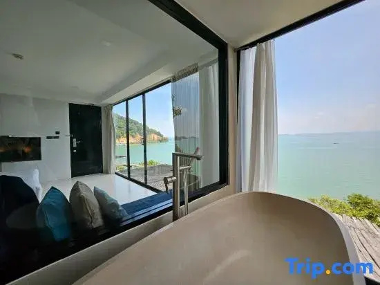 Deluxe Double room with sea view (full double bed)