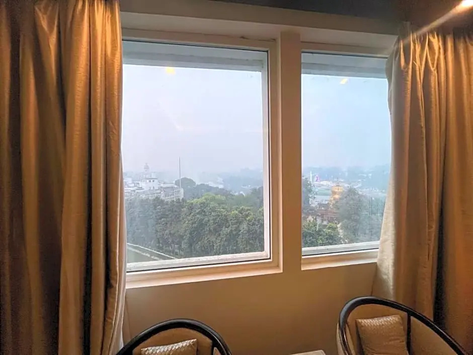 Standard Club room with river view