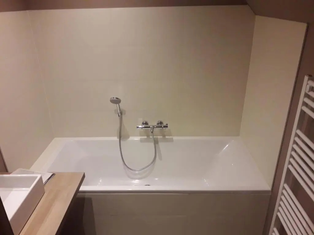 Deluxe Double room (full double bed)