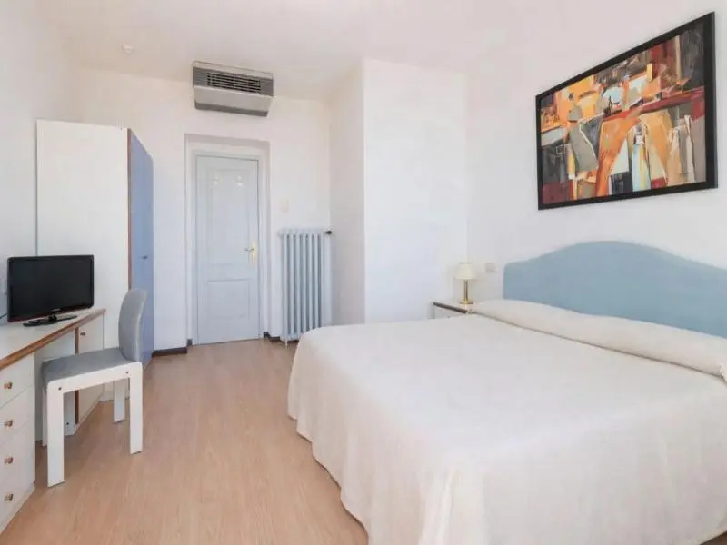 Standard Double room with balcony (full double bed)