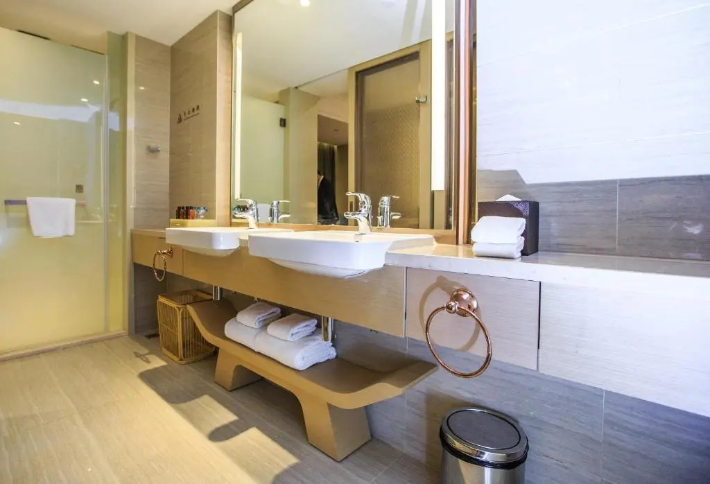 Deluxe Double room (full double bed)