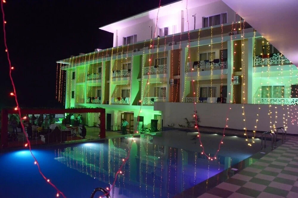 Hotel East West