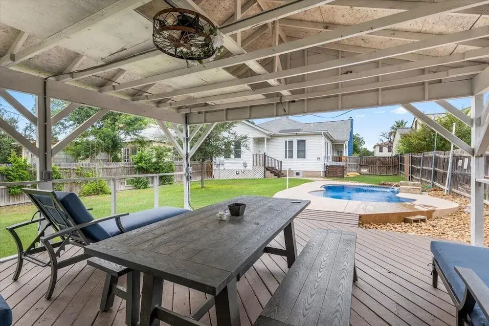 La Nina Charming 3BR Bungalow Pool