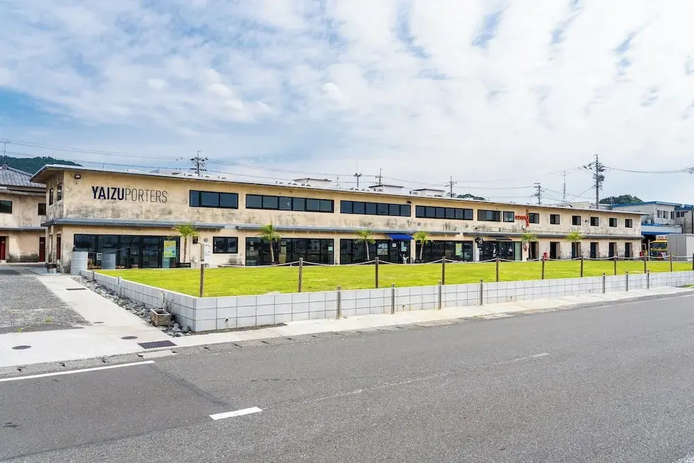 Re PORT HOTEL