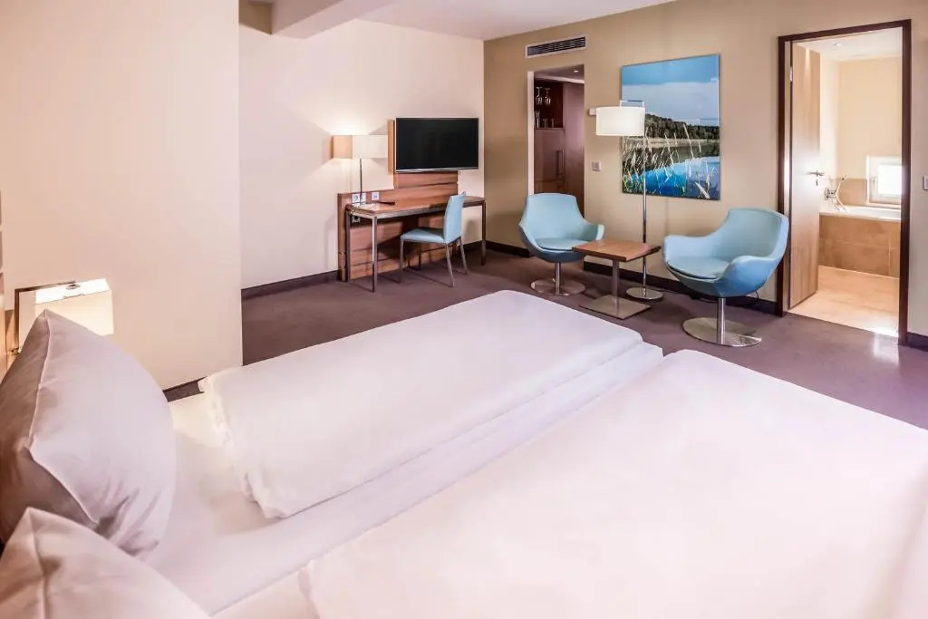 Superior Double room with partial view (full double bed)