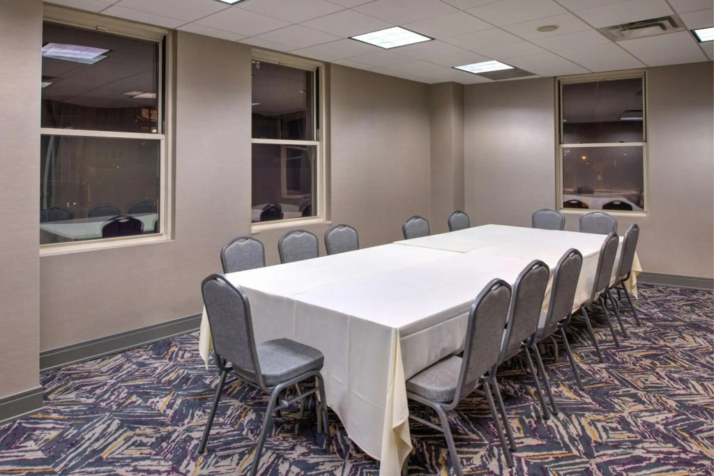 DoubleTree by Hilton Utica - фото 21