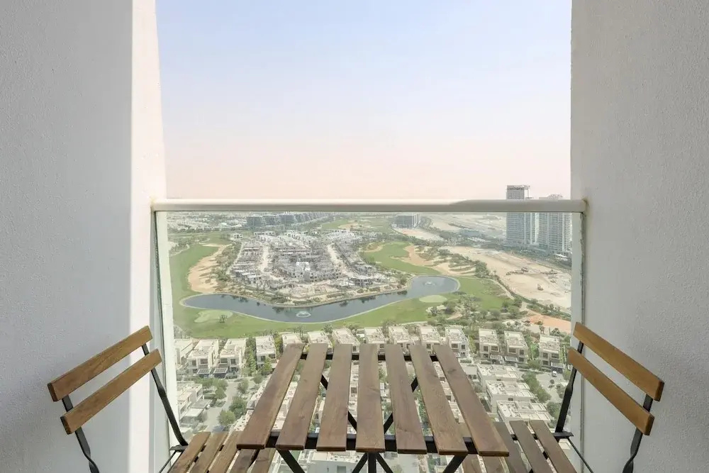 Elite LUX Holiday Homes - Serene Golf View Living 1 BHK in Damac Hills Dubai