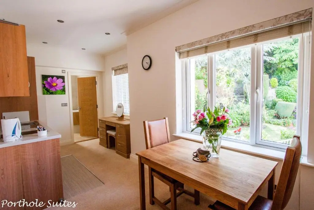 Porthole Suites - Chambres