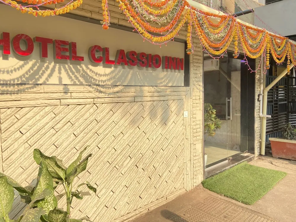 Hotel Classio Inn - Near Kokilaben Hospital, Andheri West Mumbai
