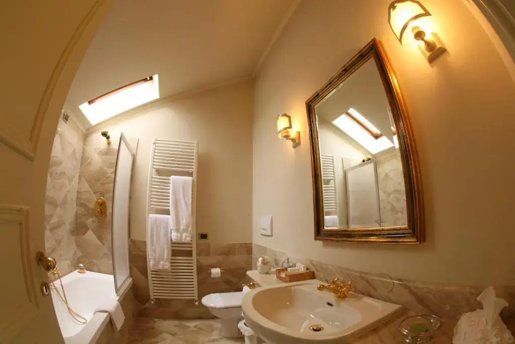 Standard Double Duplex room with lake view (full double bed)