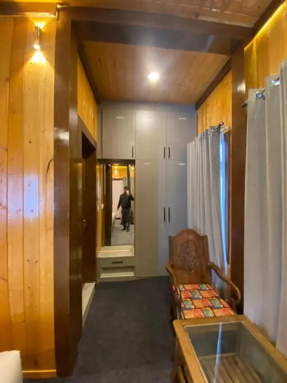 hotel_rooms