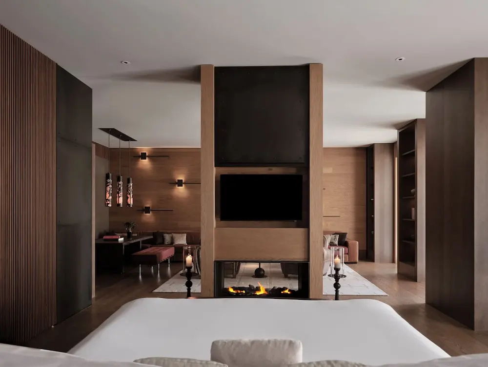 Deluxe Double Suite with balcony (full double bed)