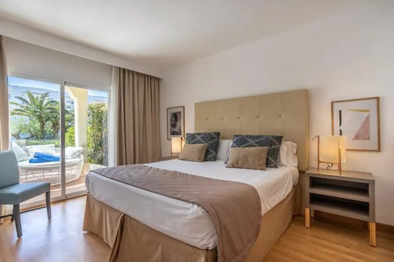 1 Bedroom Standard room with pool view