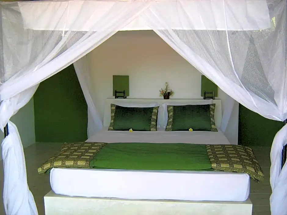 1 Bedroom Cottage with sea view