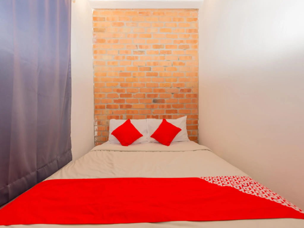 Deluxe Double room (full double bed)