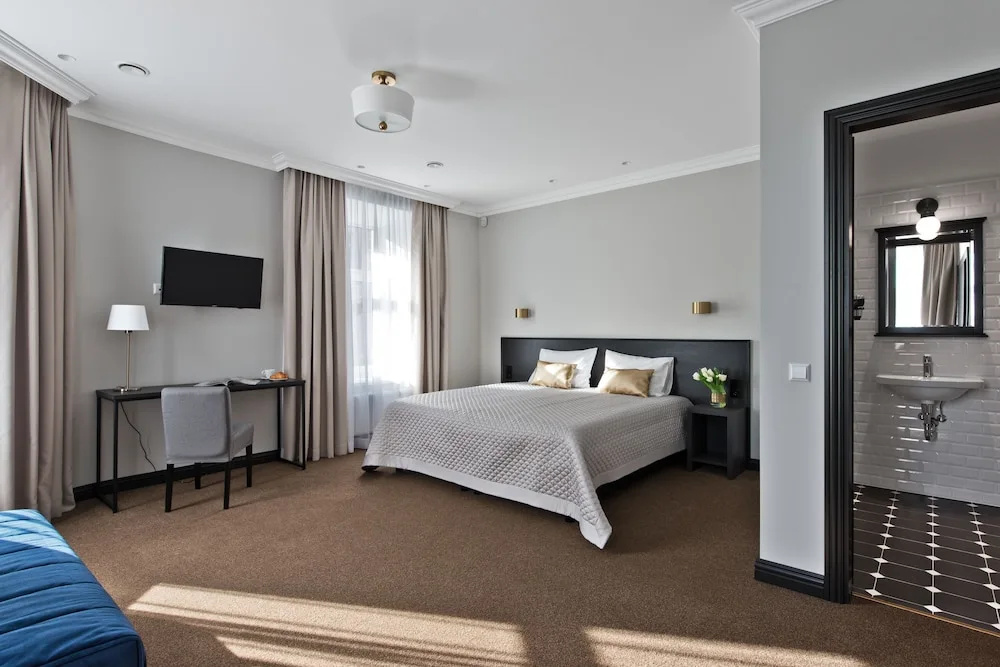 Double Junior Suite (full double bed)