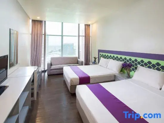 Deluxe Quadruple room with bay view