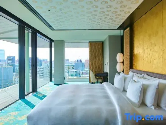 Grand Double room with city view (full double bed)