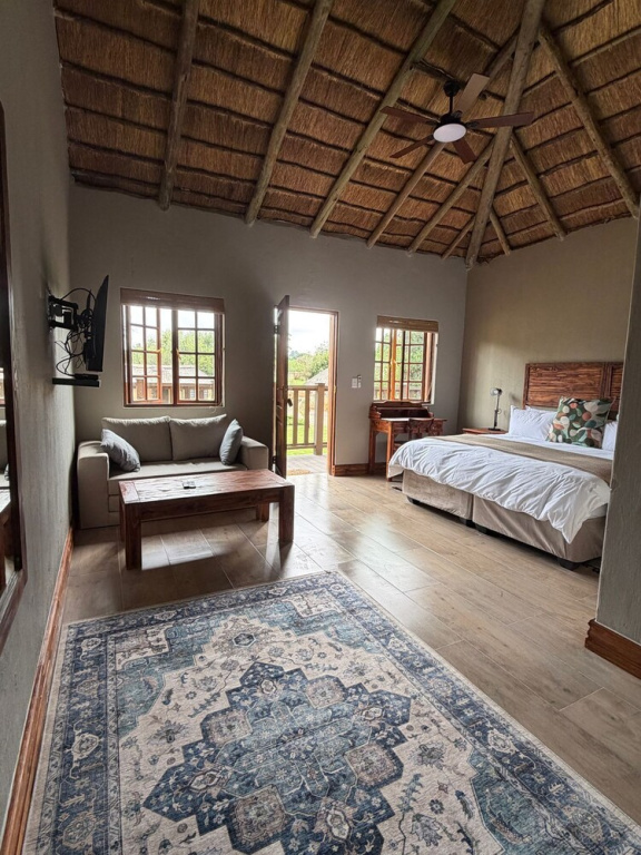 1 Bedroom Deluxe Double room with courtyard view (full double bed)