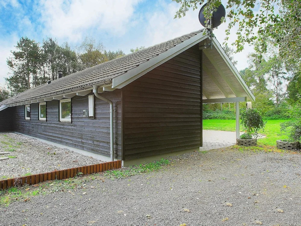 Modern Holiday Home In Alb?k With Roofed Terrace