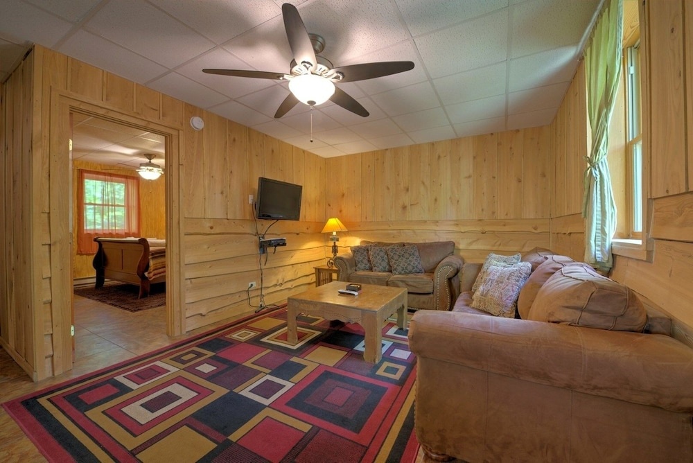 Red Wolf - 2 Br Cabin — 3