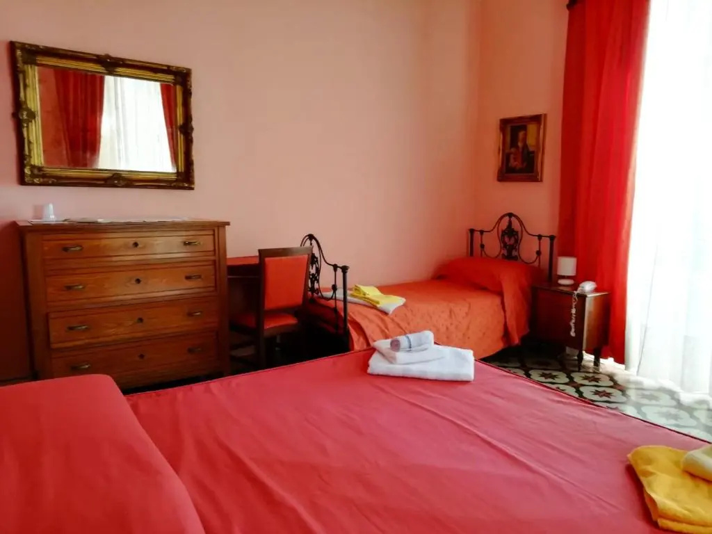 Standard Triple room with sea view