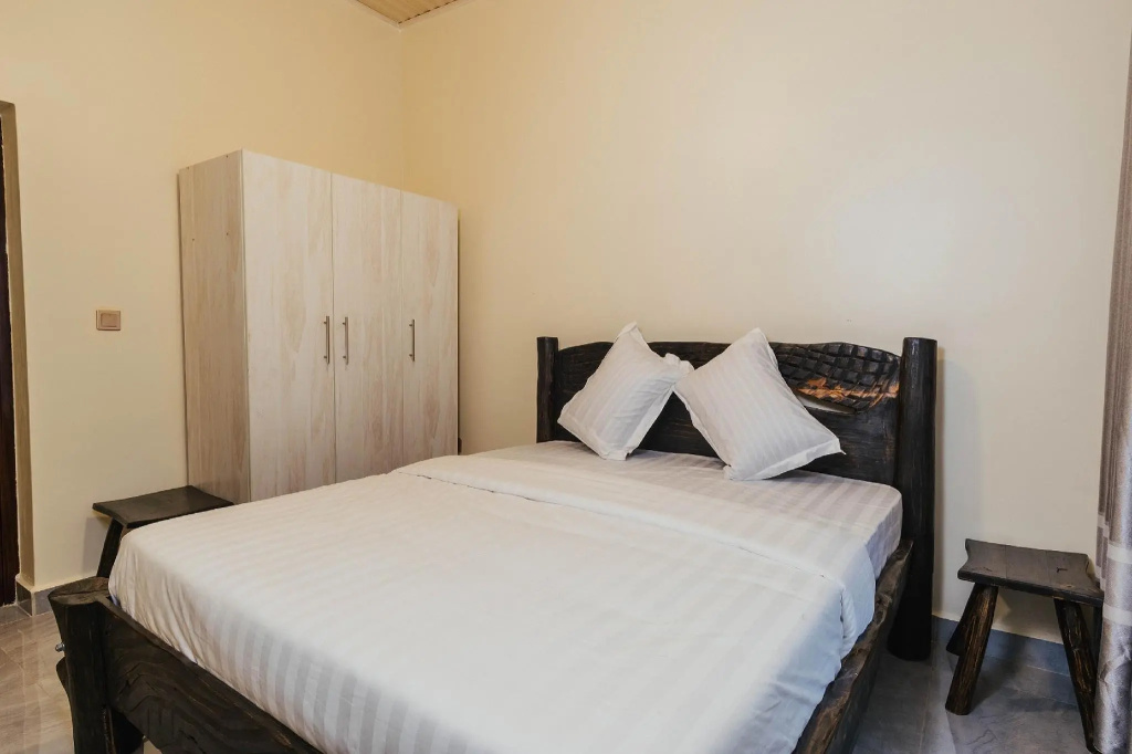 3 Bedrooms Apartment