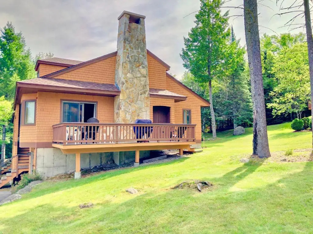 O7 Slopeside Bretton Woods Resort cottage with upscale stylings cozy decor tons of space