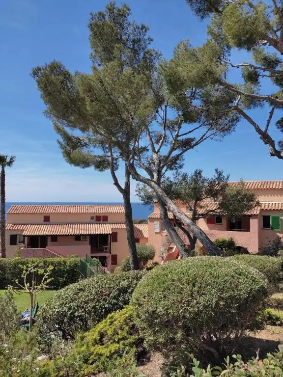 Voir la photo 1 — Saint-Mandrier-sur-Mer, ravissant T2 vue mer