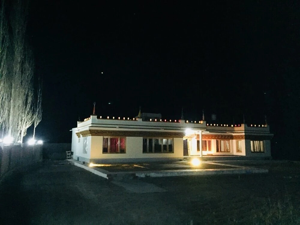 Chakshi Guest House