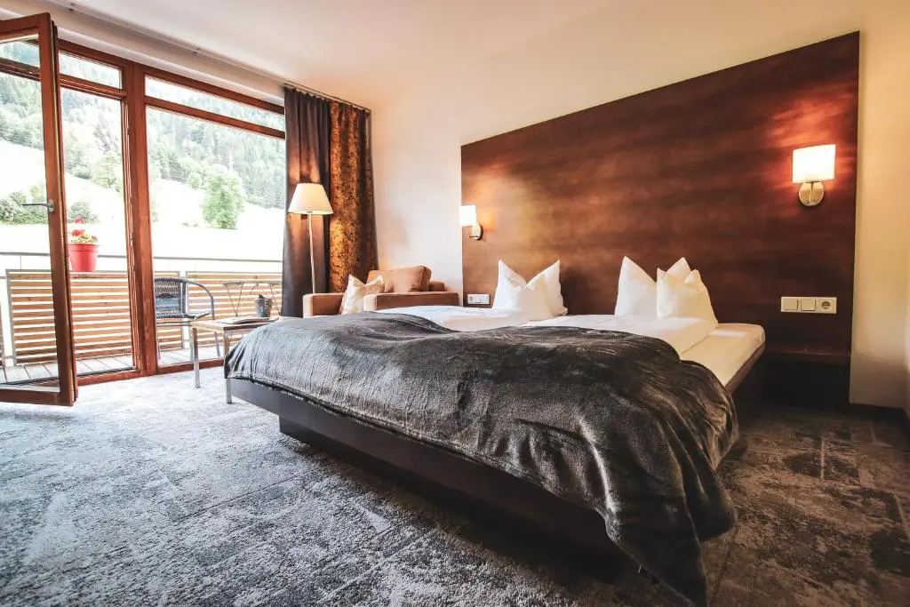 Classic Double room with balcony and with mountain view (full double bed)