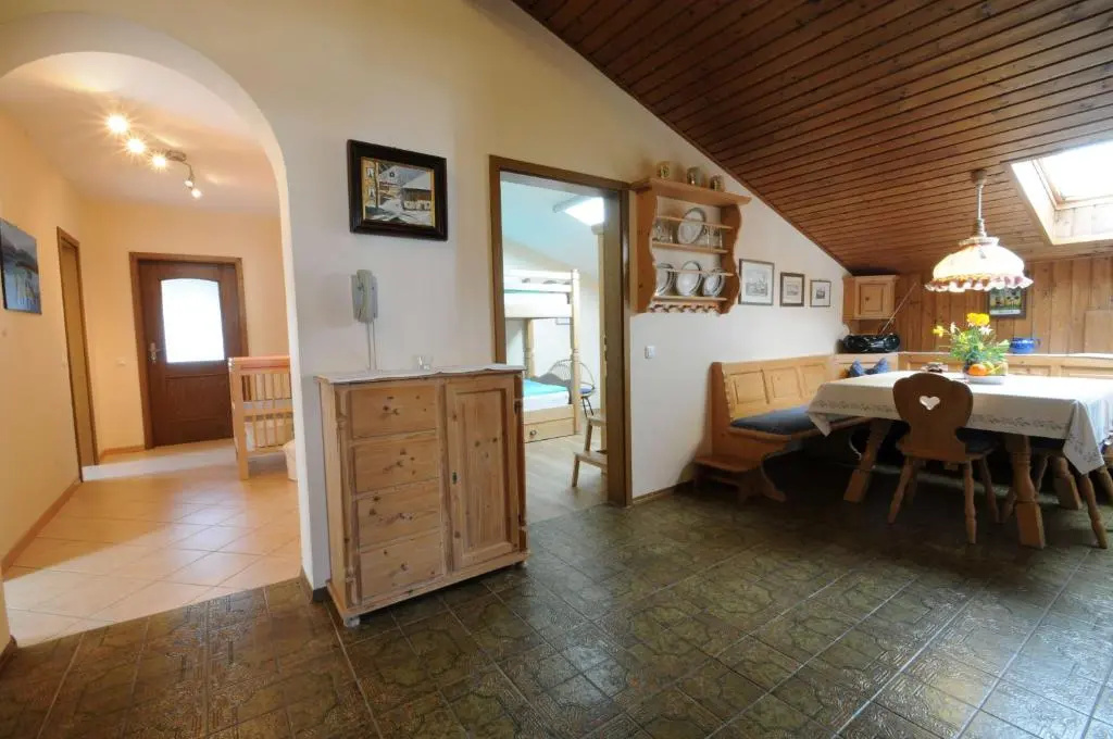 3 Bedrooms Apartment