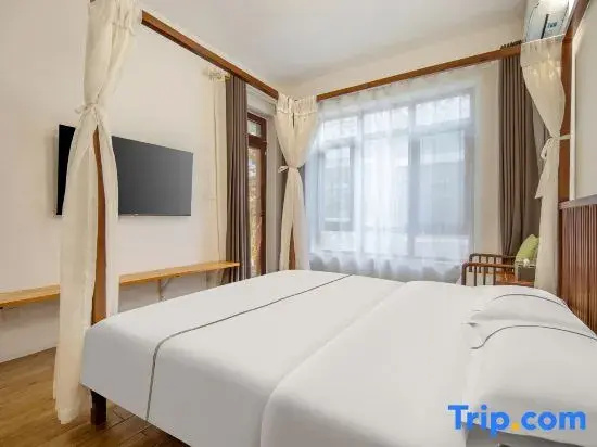 Standard Double room with garden view (full double bed)