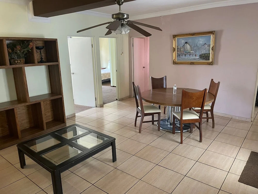Sextuple Family Suite