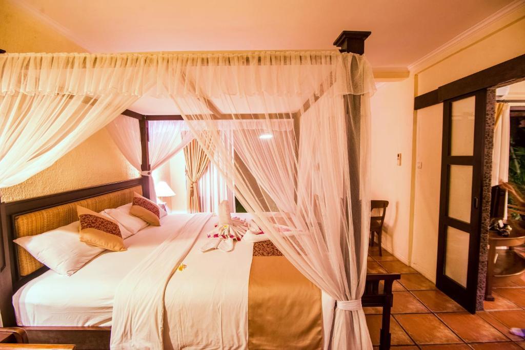 Nugraha Lovina Seaview Resort & Spa