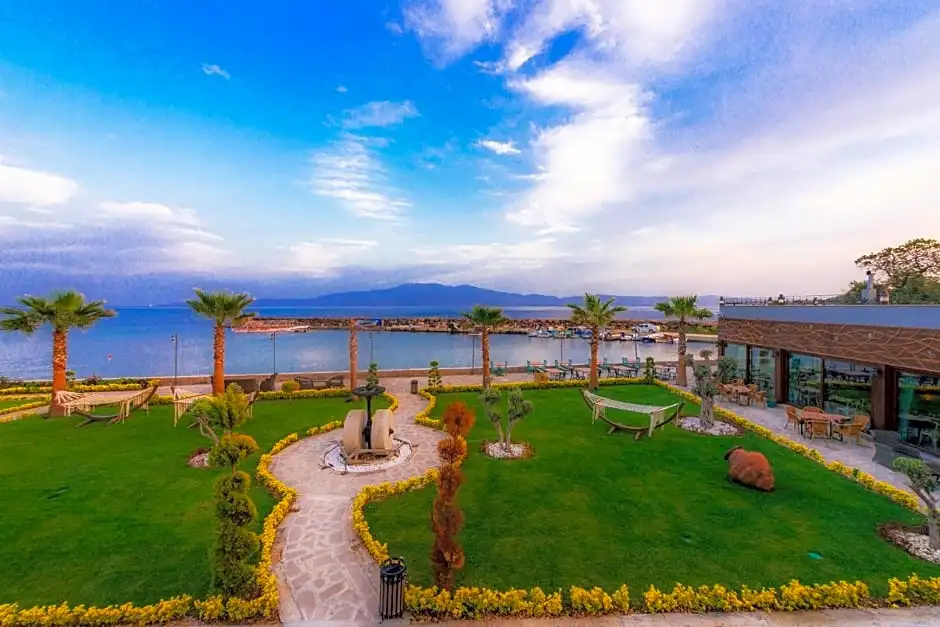 Beach & Waterfront