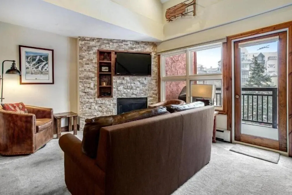 Ski In, Ski Out 1 Bedroom Condo at the Eagle Bahn Gondola