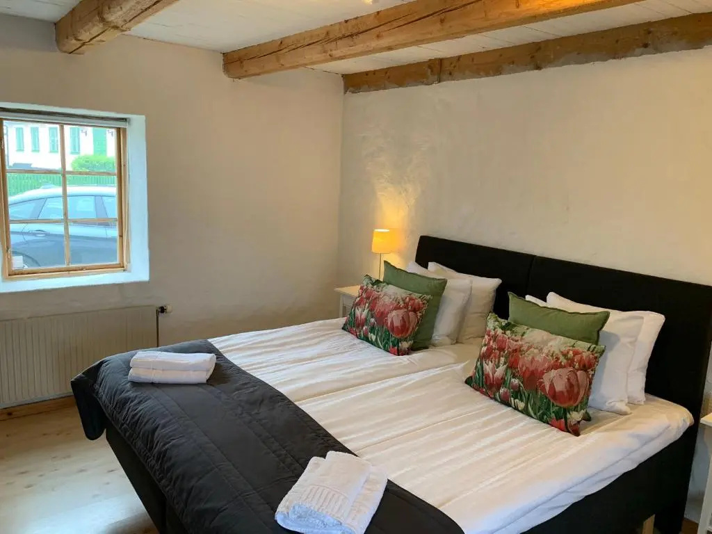 Standard Double room with city view full double bed
