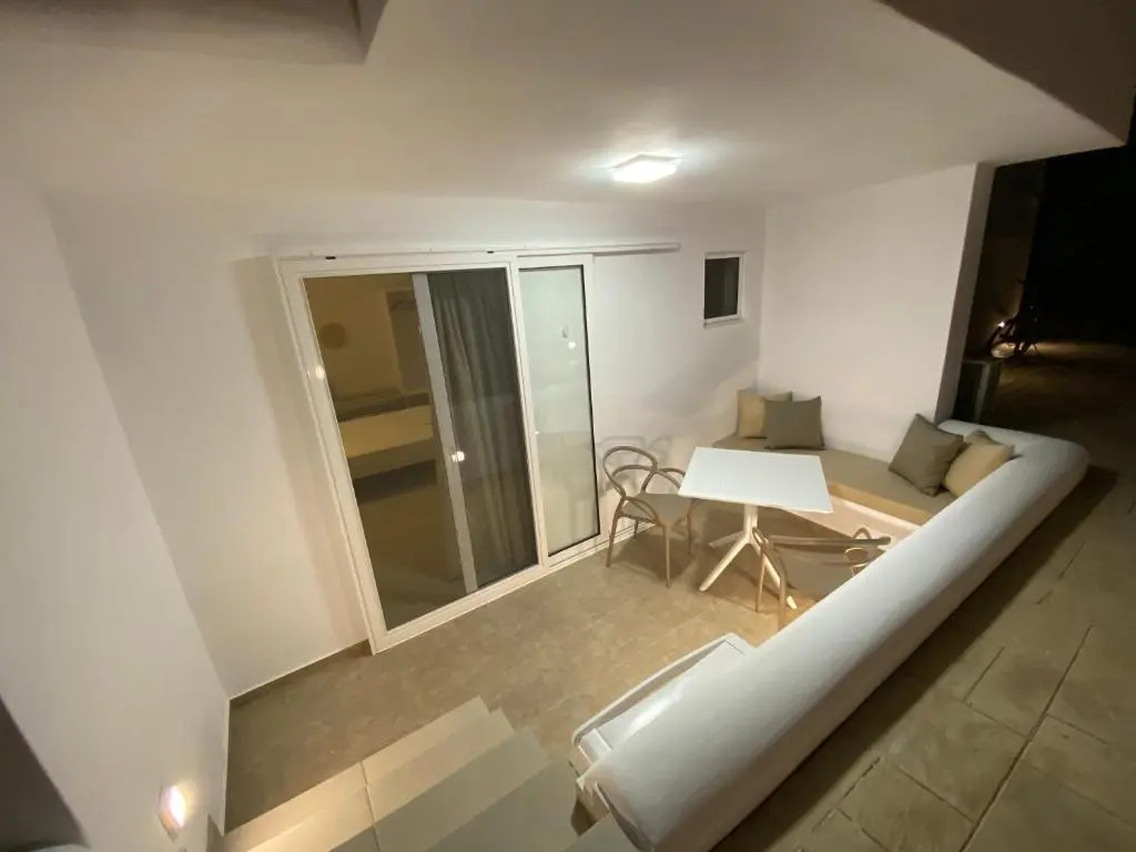 Economy room