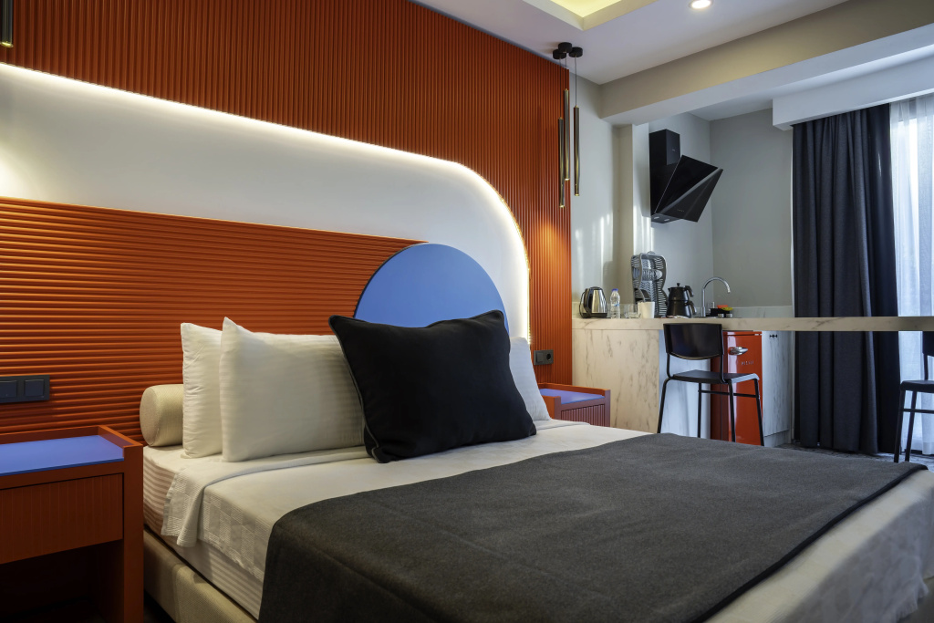 Deluxe Double room (full double bed)